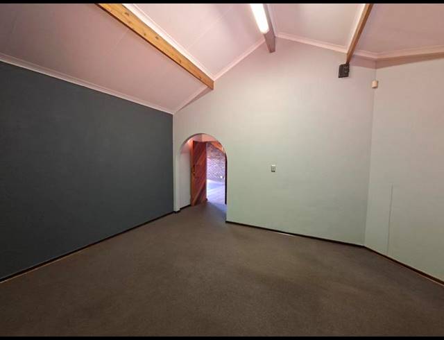 BUSINESS PROPERTY TO RENT IN DOORNKLOOF